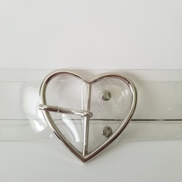 🚫SOLD🚫Clear Acrylic Heart Buckle Belt - Picture 6 of 6